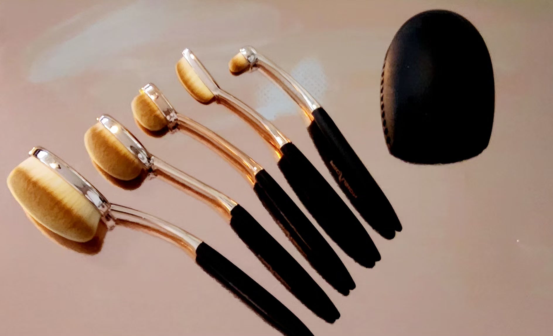 PROFUSION Deluxe Pro Brush Vault 5 pcs Set with Bonus Silicone Brush Pad