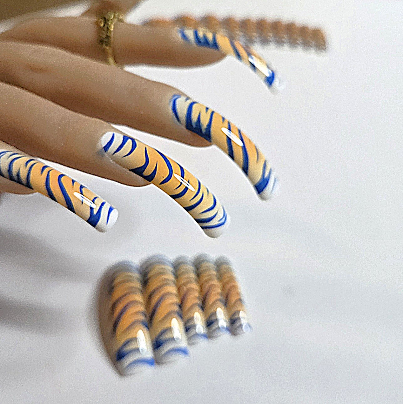 XL Square Curved Nail Set in Multiple Colors 20-24 pieces (A001 - A002)