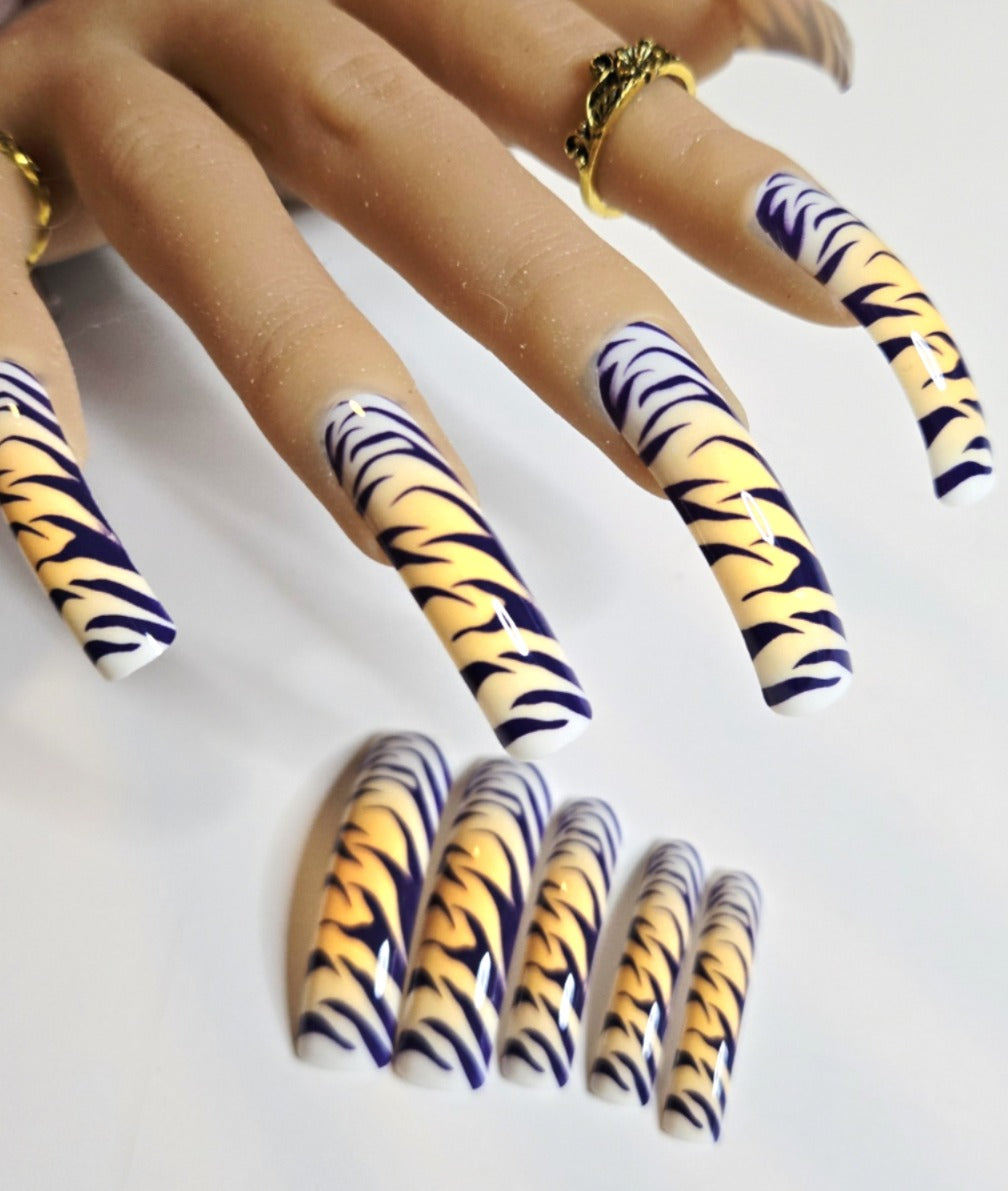 XL Square Curved Nail Set in Multiple Colors 20-24 pieces (A001 - A002)